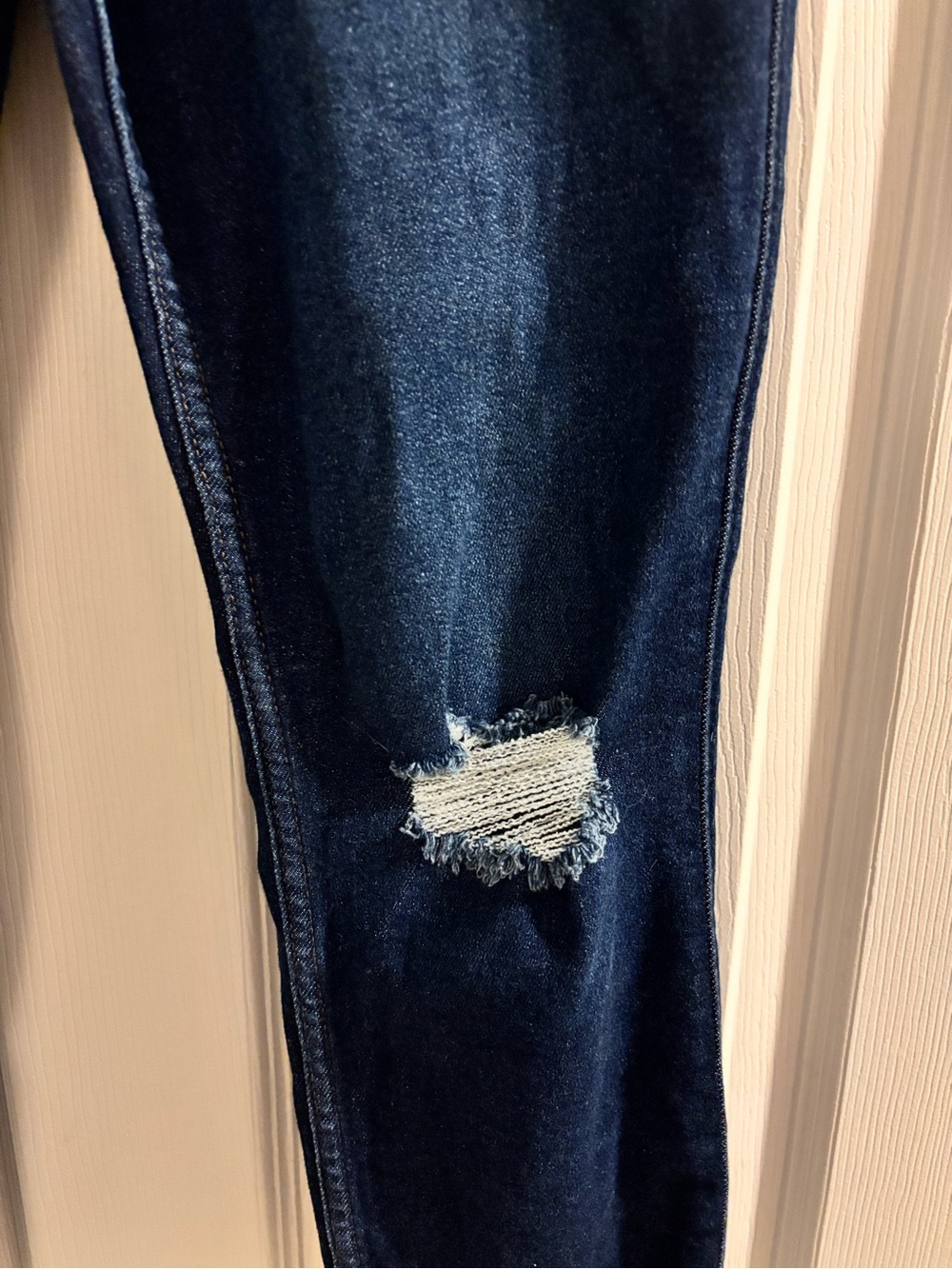 Old Navy Dark Blue Skinny Jeans with Distressed Knee - Picture 3 of 5